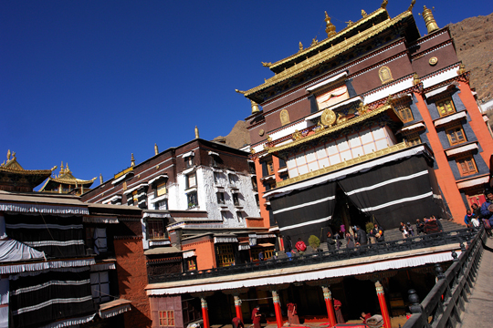去拜訪那個優雅的後藏第一寺院 : 青藏鐵路－西藏第二大城日喀則